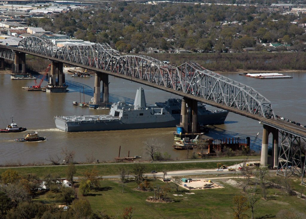 USS_New_Orleans_under_Huey_P_Long_Bridge.jpg