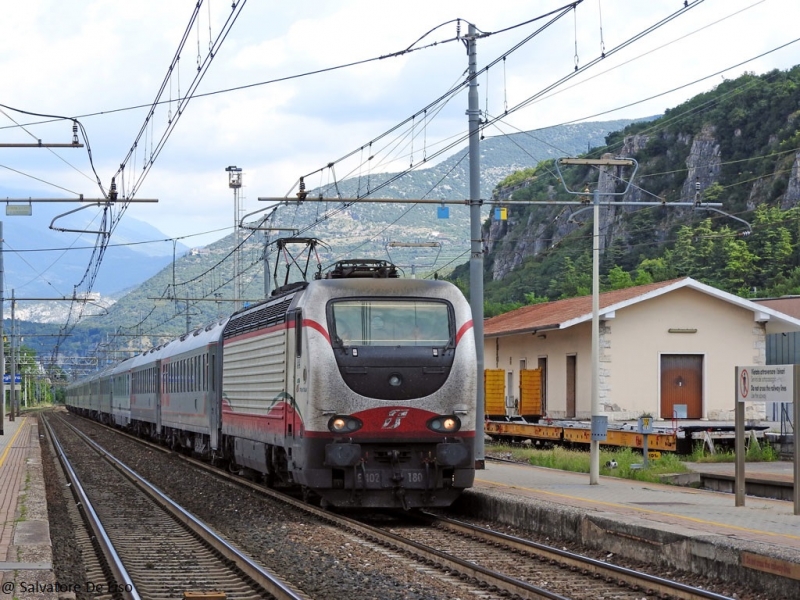 Clicca per vedere l'immagine alla massima grandezza